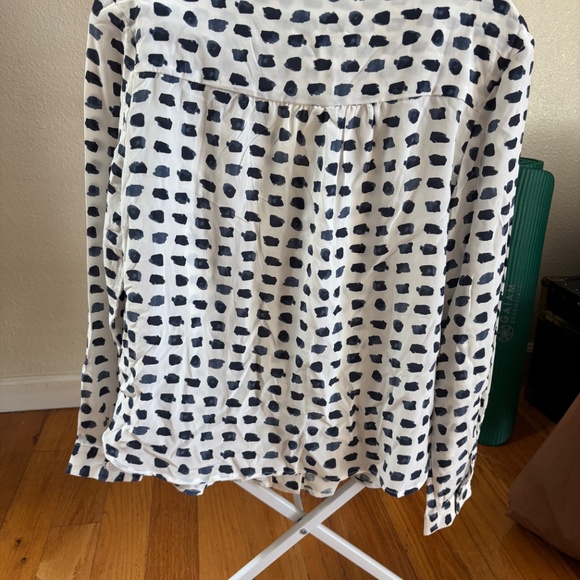 NWT Amour Vert Kaya Washable Silk Blouse, white and blue polka dot, size Medium - Picture 4 of 6